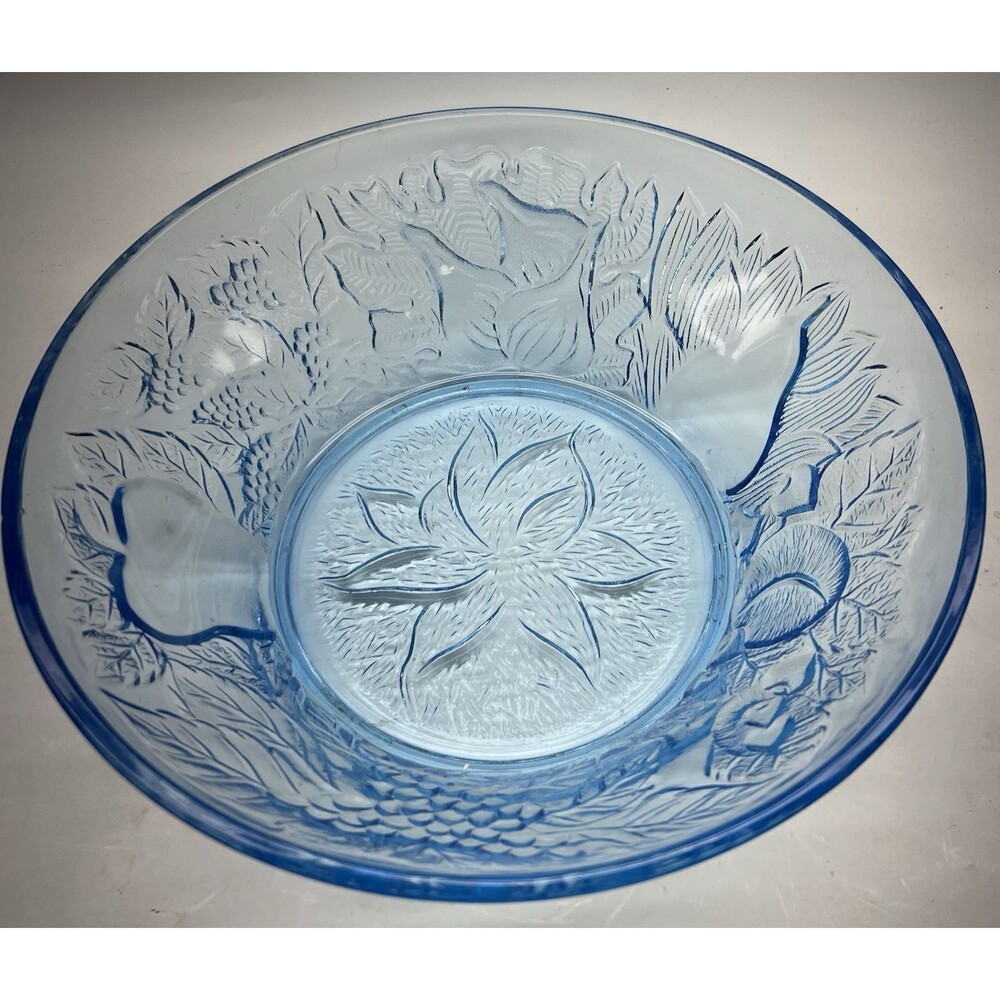 KIG Indonesia 8.75” Ice Blue Fruit Design Glass Salad Serving Bowl Della Robbia